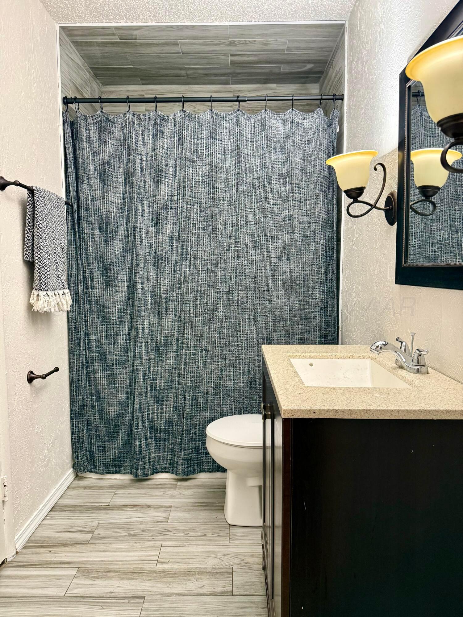 200 Teague Street Borger, TX 79007 - Photo 25 of 30 Bathroom