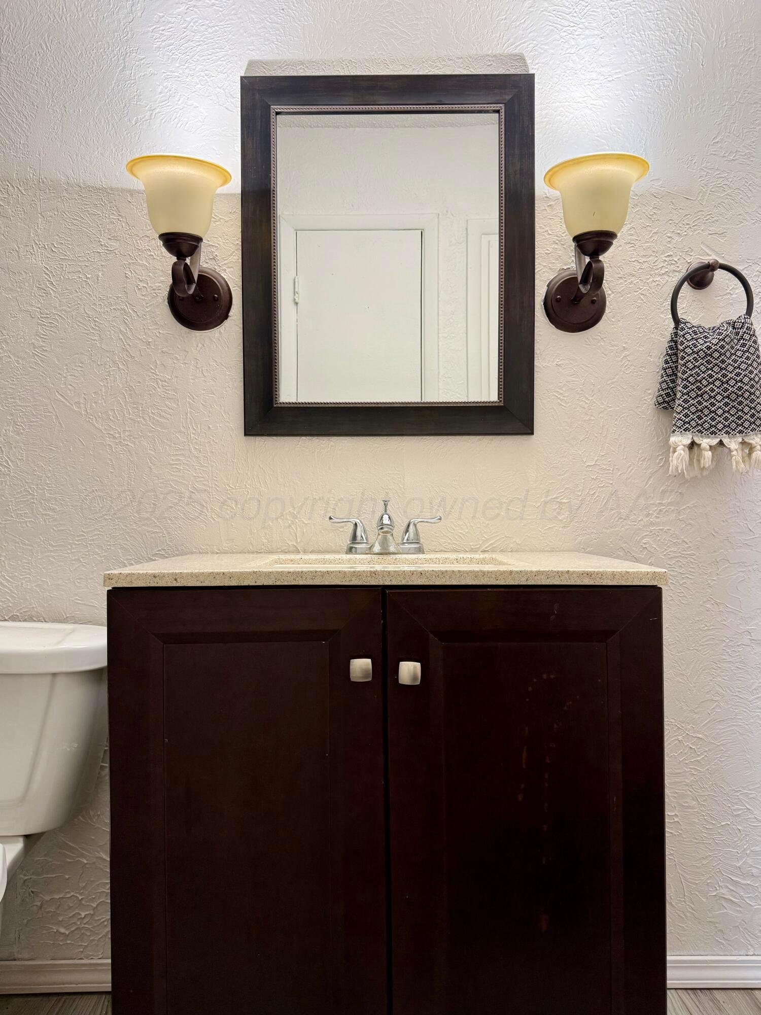 200 Teague Street Borger, TX 79007 - Photo 27 of 30 Bathroom