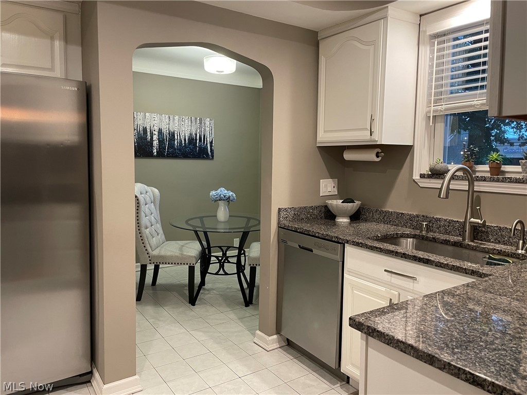 3925 Lansdale Road Cleveland, OH 44118 - Photo 8 of 25 Gallery Image 8