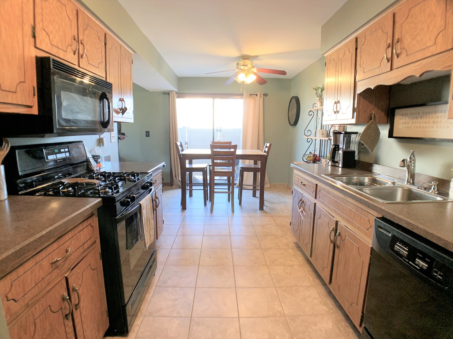 246 Circlegate Road, Unit 246 New Lenox, IL 60451 - Photo 4 of 18