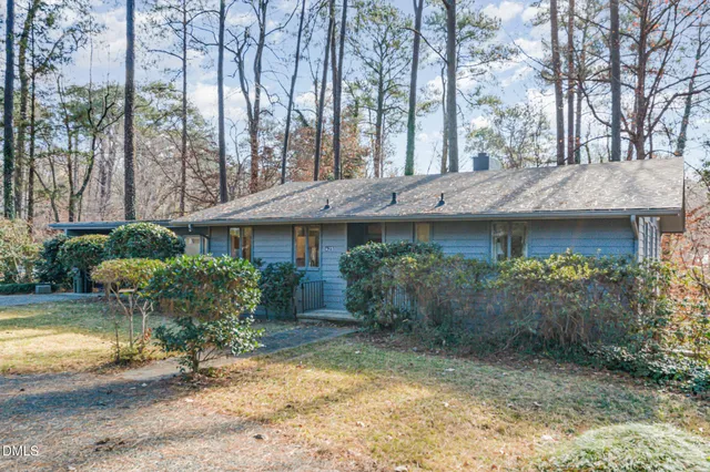 $920,000 | 425 Brookside Drive, Chapel Hill, NC 27516