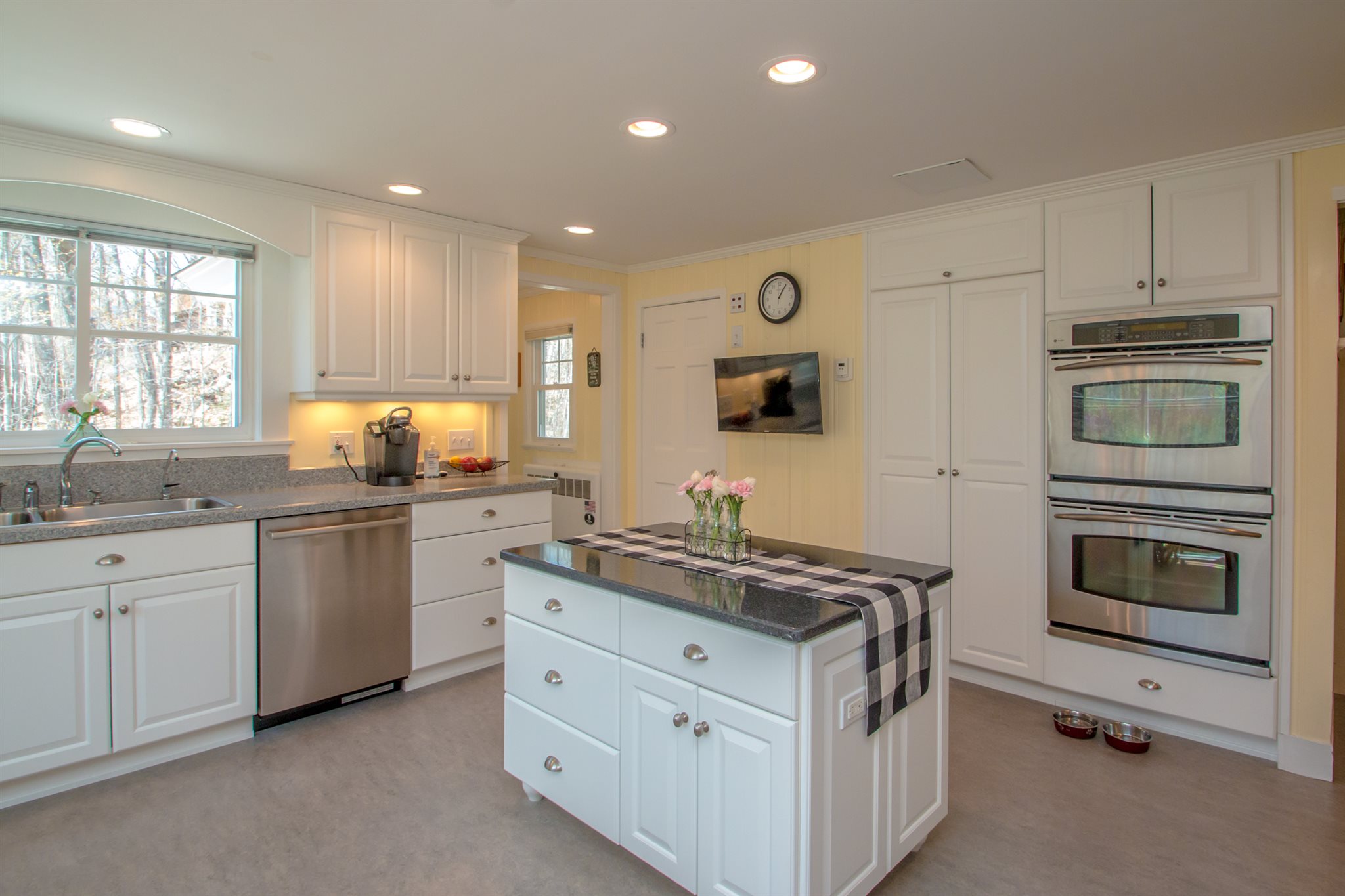 86 Black Mountain Road Jackson, NH 03846 - Photo 2 of 26