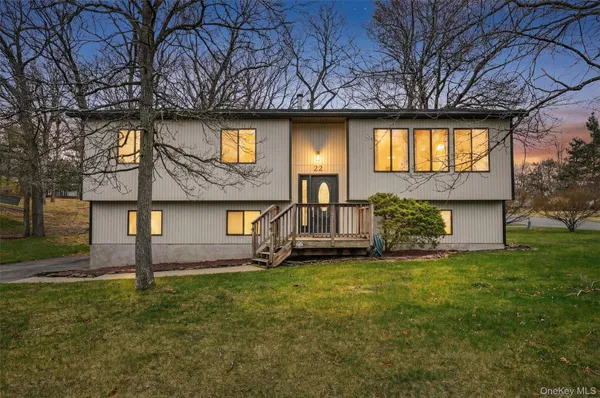 $590,000 | 22 Cambridge Circle, Monroe, NY 10950