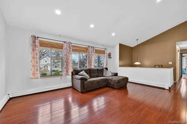 $590,000 | 22 Cambridge Circle, Monroe, NY 10950