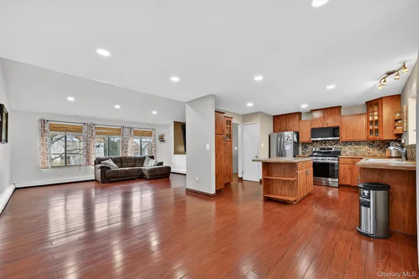 $590,000 | 22 Cambridge Circle, Monroe, NY 10950