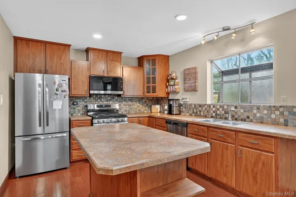 $590,000 | 22 Cambridge Circle, Monroe, NY 10950