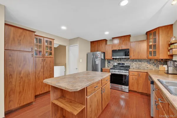 $590,000 | 22 Cambridge Circle, Monroe, NY 10950