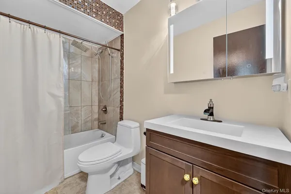 $590,000 | 22 Cambridge Circle, Monroe, NY 10950