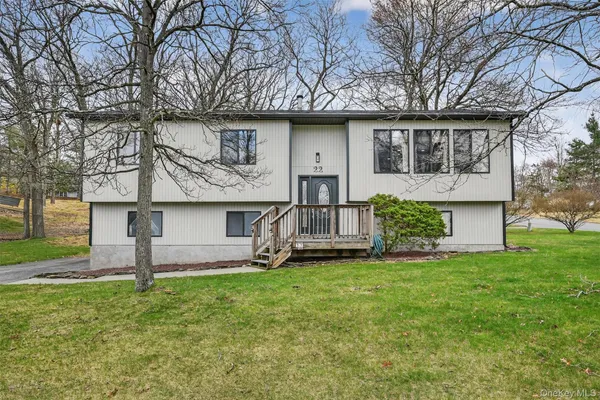 $590,000 | 22 Cambridge Circle, Monroe, NY 10950
