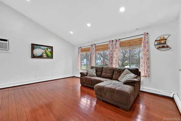 $590,000 | 22 Cambridge Circle, Monroe, NY 10950