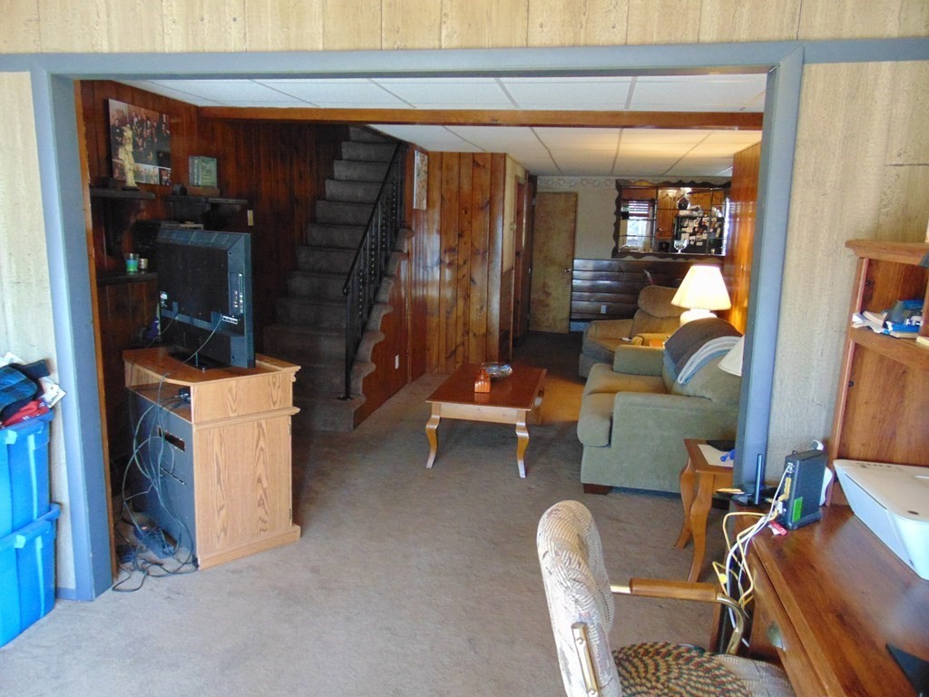 286 Riverside Drive Tiverton, RI 02878 - Photo 18 of 38 a room with furniture and a lamp