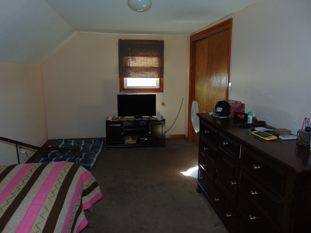 286 Riverside Drive Tiverton, RI 02878 - Photo 29 of 38 a bedroom with a bed and a desk