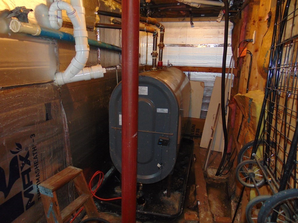 286 Riverside Drive Tiverton, RI 02878 - Photo 36 of 38 a close up of a storage