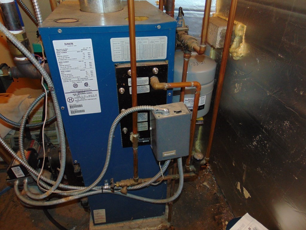 286 Riverside Drive Tiverton, RI 02878 - Photo 37 of 38 a view of a room with gym equipment