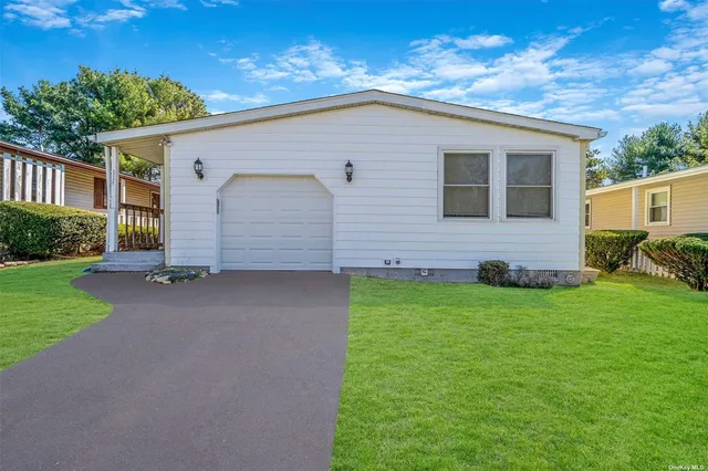 $139,900 | 114 Village Circle West, Unit 114, Manorville, NY 11949