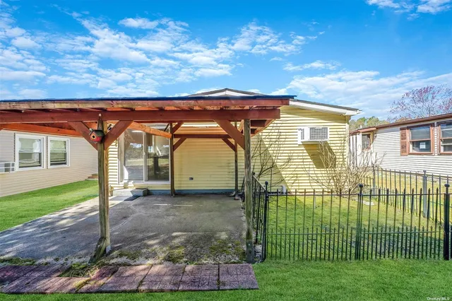 $139,900 | 114 Village Circle West, Unit 114, Manorville, NY 11949