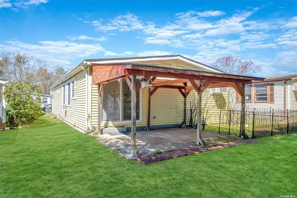 $139,900 | 114 Village Circle West, Unit 114, Manorville, NY 11949