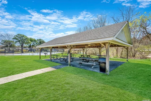 $139,900 | 114 Village Circle West, Unit 114, Manorville, NY 11949