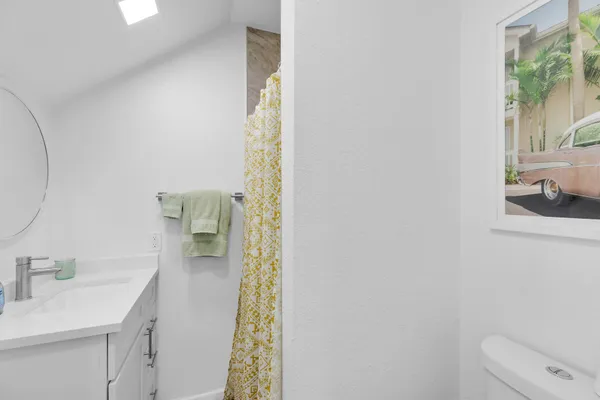 $3,000 | 10877 Overseas Highway, Unit 108, Marathon, FL 33050