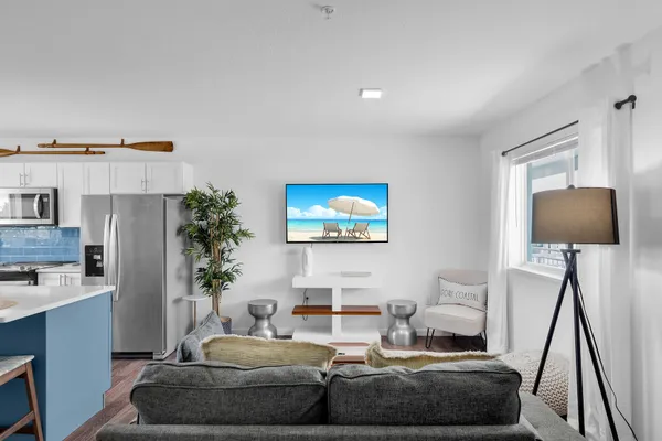 $3,000 | 10877 Overseas Highway, Unit 108, Marathon, FL 33050