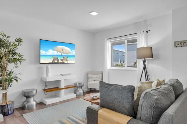 $3,000 | 10877 Overseas Highway, Unit 108, Marathon, FL 33050