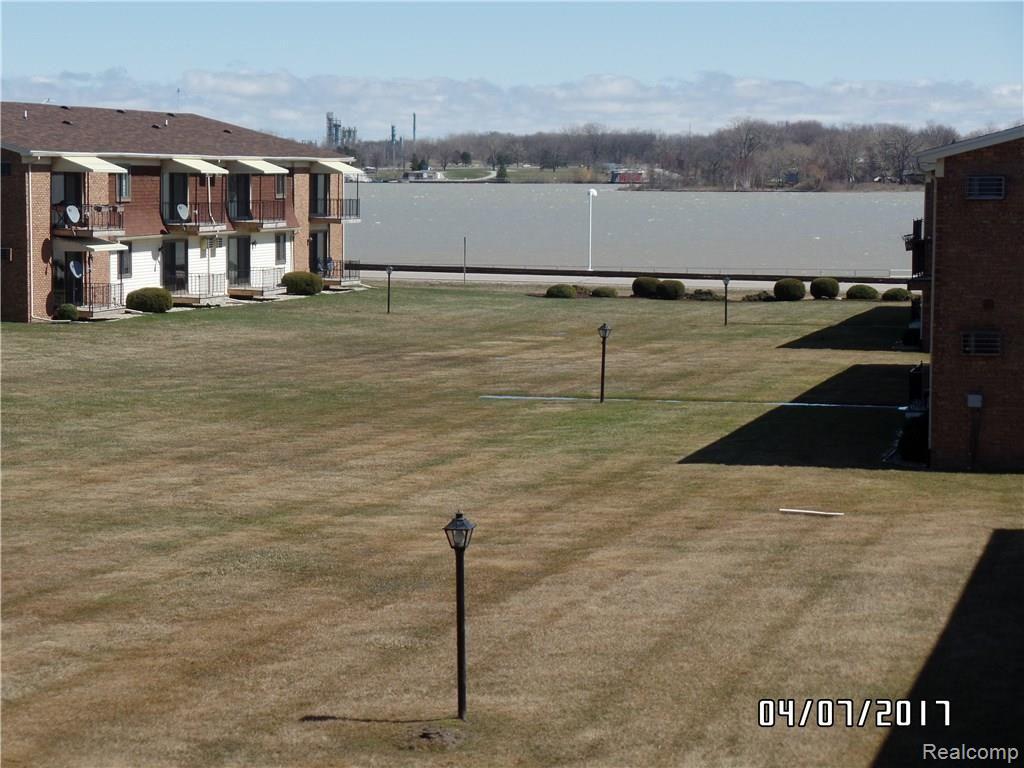 1900 River Road, Unit 6 St. Clair, MI 48079 - Photo 19 of 22 SAM_3511.JPG