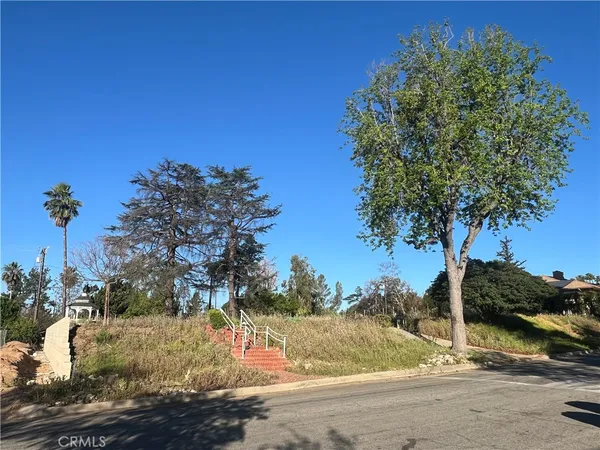 $860,000 | 2261 Sinaloa Avenue, Altadena, CA 91001
