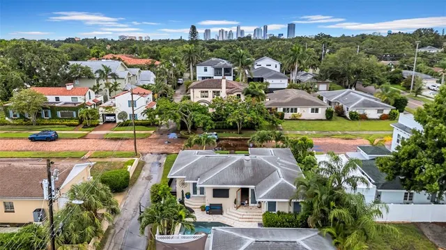 $995,000 | 121 28th Avenue Northeast, St. Petersburg, FL 33704