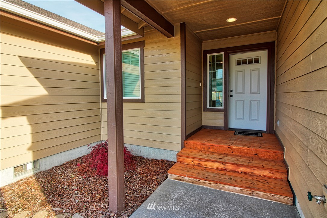 6324 199th Loop Southwest Rochester, WA 98579 - Photo 4 of 19