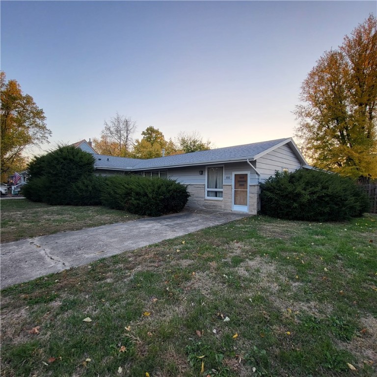800 Division Street Charleston, IL 61920 - Photo 1 of 23 Front