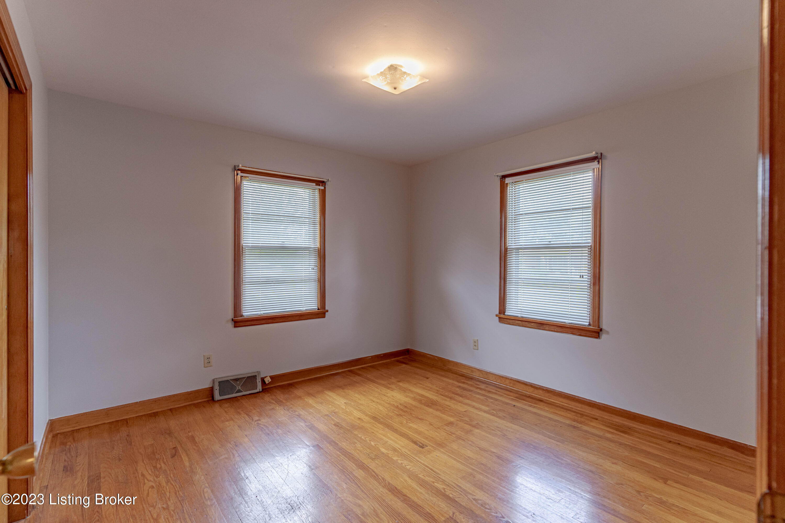 5801 Maryman Road Louisville, KY 40258 - Photo 32 of 71 DSC03881