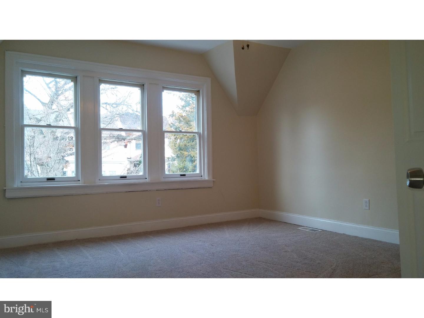 6436 Morris Park Road Philadelphia, PA 19151 - Photo 16 of 25 Bedroom - Main