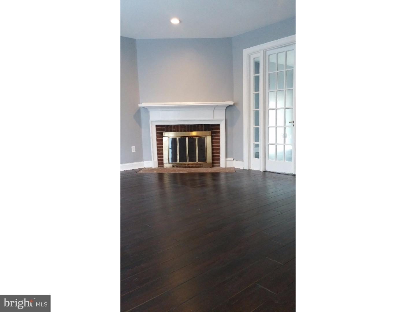 6436 Morris Park Road Philadelphia, PA 19151 - Photo 4 of 25 Living Room
