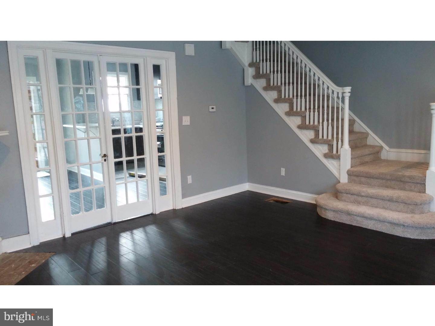 6436 Morris Park Road Philadelphia, PA 19151 - Photo 5 of 25 Living Room