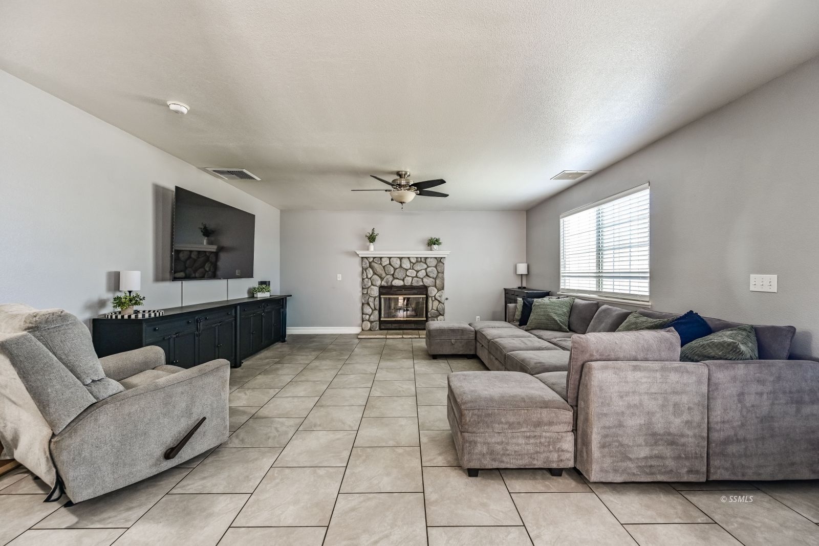 1405 South McCall Street Ridgecrest, CA 93555 - Photo 6 of 25