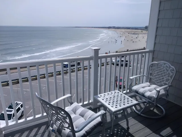 $995,000 | 435 Ocean Boulevard, Unit 401, Hampton, NH 03842