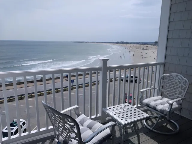 $995,000 | 435 Ocean Boulevard, Unit 401, Hampton, NH 03842