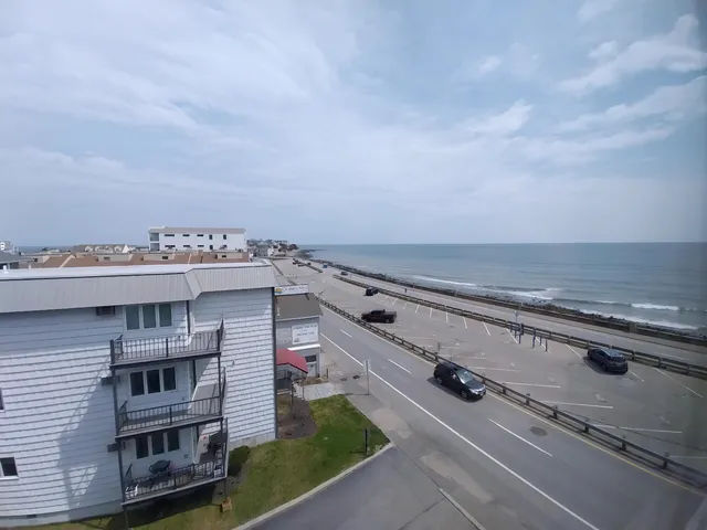 $995,000 | 435 Ocean Boulevard, Unit 401, Hampton, NH 03842