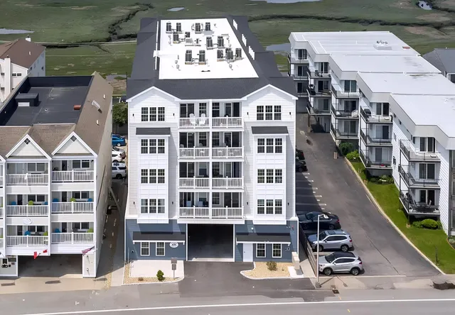 $995,000 | 435 Ocean Boulevard, Unit 401, Hampton, NH 03842