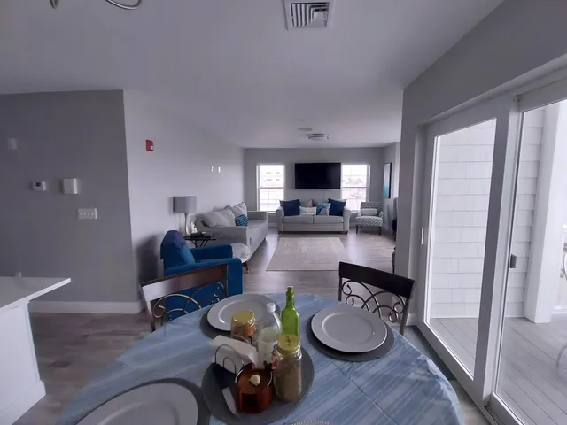 $995,000 | 435 Ocean Boulevard, Unit 401, Hampton, NH 03842