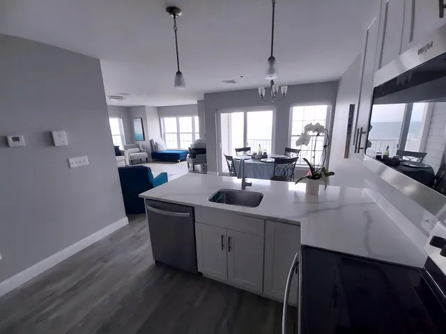 $995,000 | 435 Ocean Boulevard, Unit 401, Hampton, NH 03842