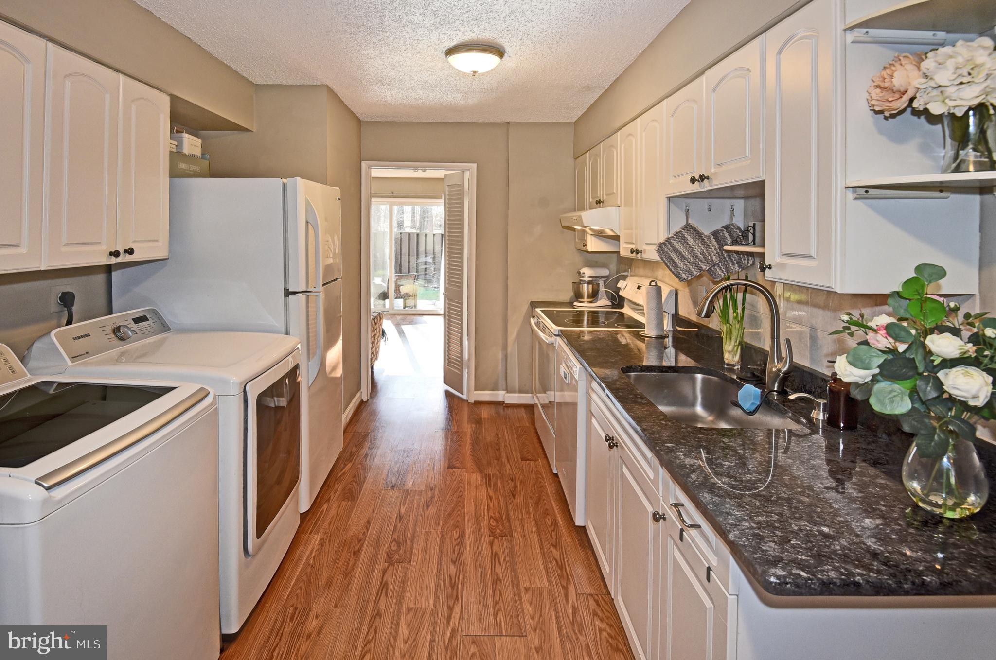 2177 White Cornus Lane Reston, VA 20191 - Photo 6 of 34 Gallery Image 6