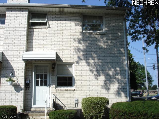 5174 Fulton Road Northwest Canton, OH 44718 - Photo 2 of 15