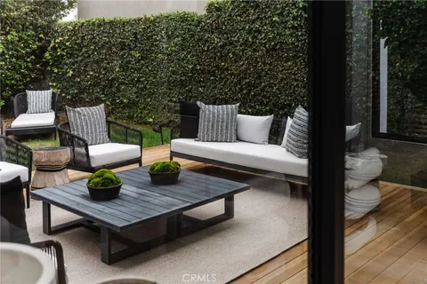$3,400,000 | 7200 Kentwood Avenue, Los Angeles, CA 90045