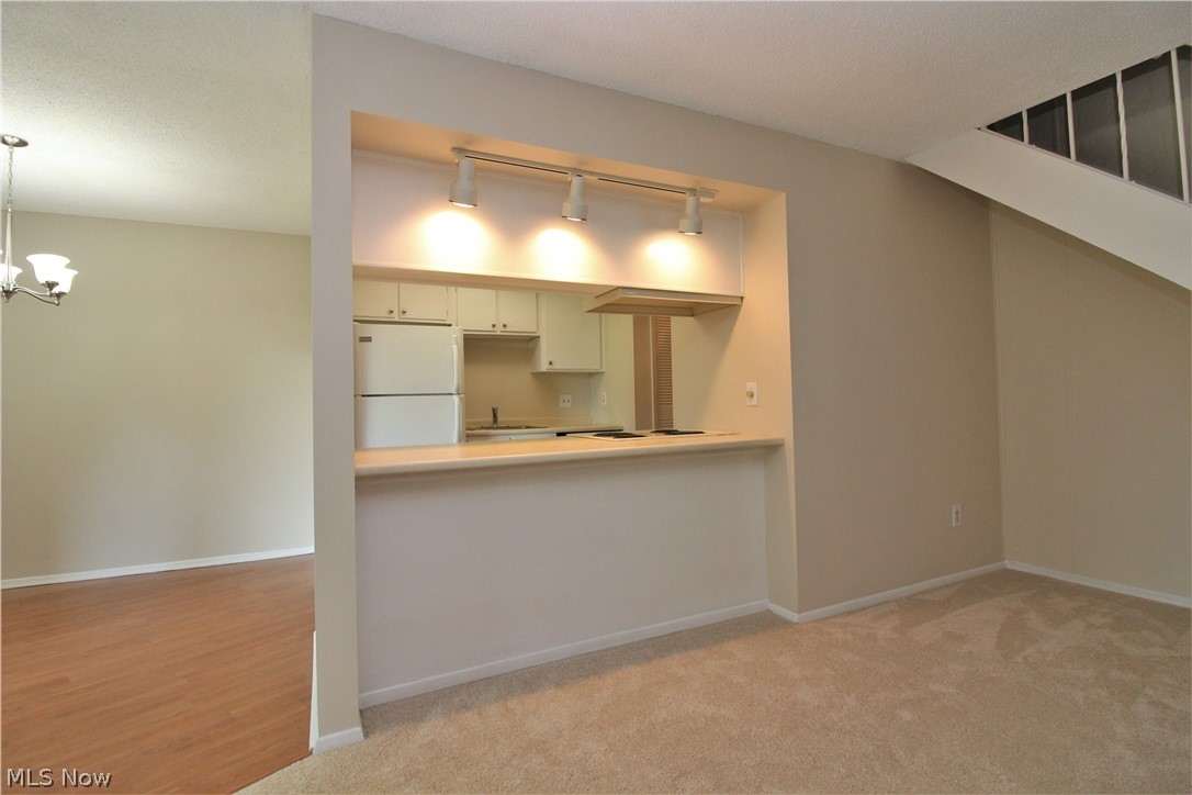 4936 Friar Road Stow, OH 44224 - Photo 6 of 23 Great Room has Pass Thru to Kitchen Area at Breakfast Bar