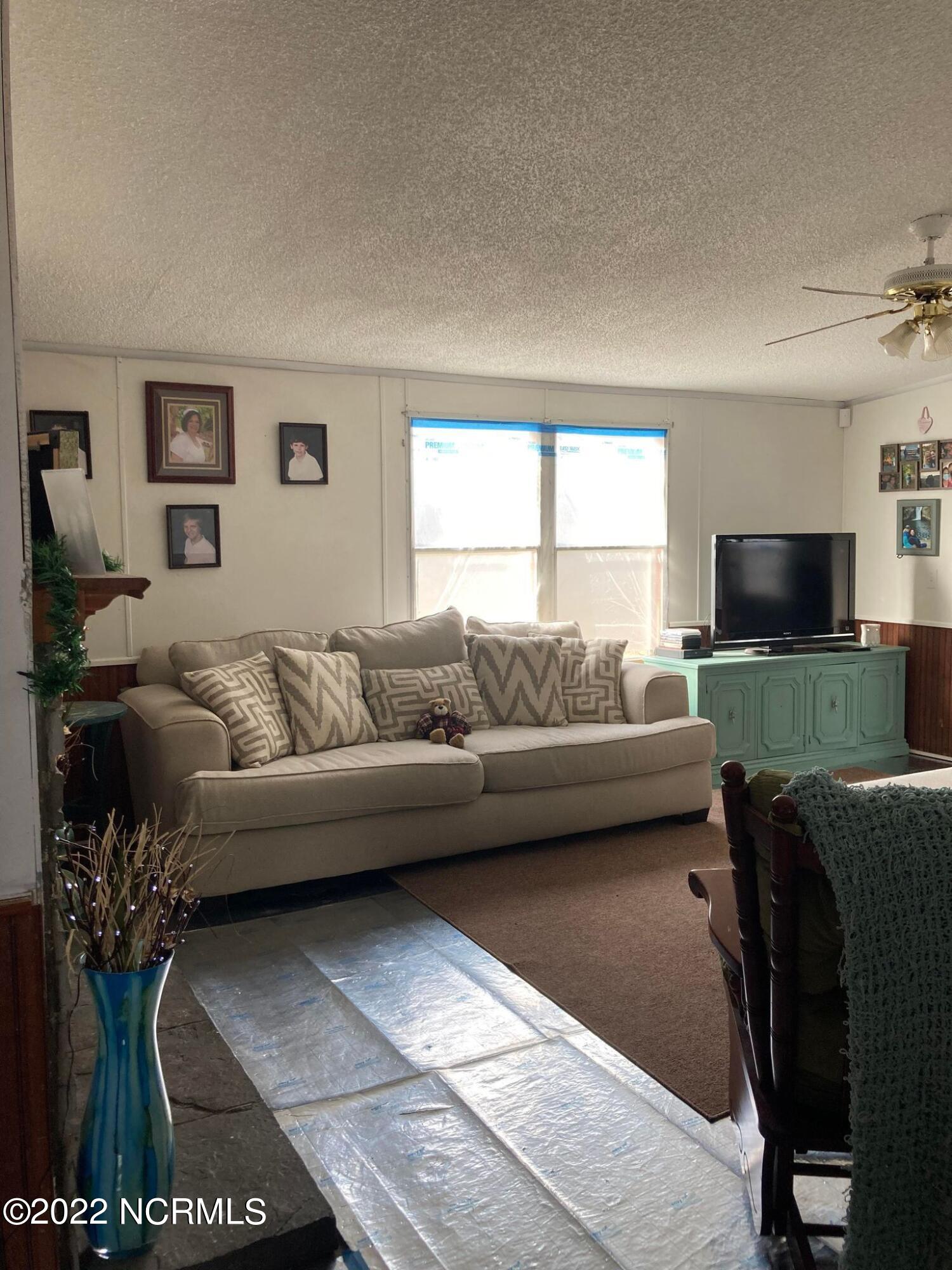 101 Country Springs Road New Bern, NC 28562 - Photo 8 of 22 Family Room