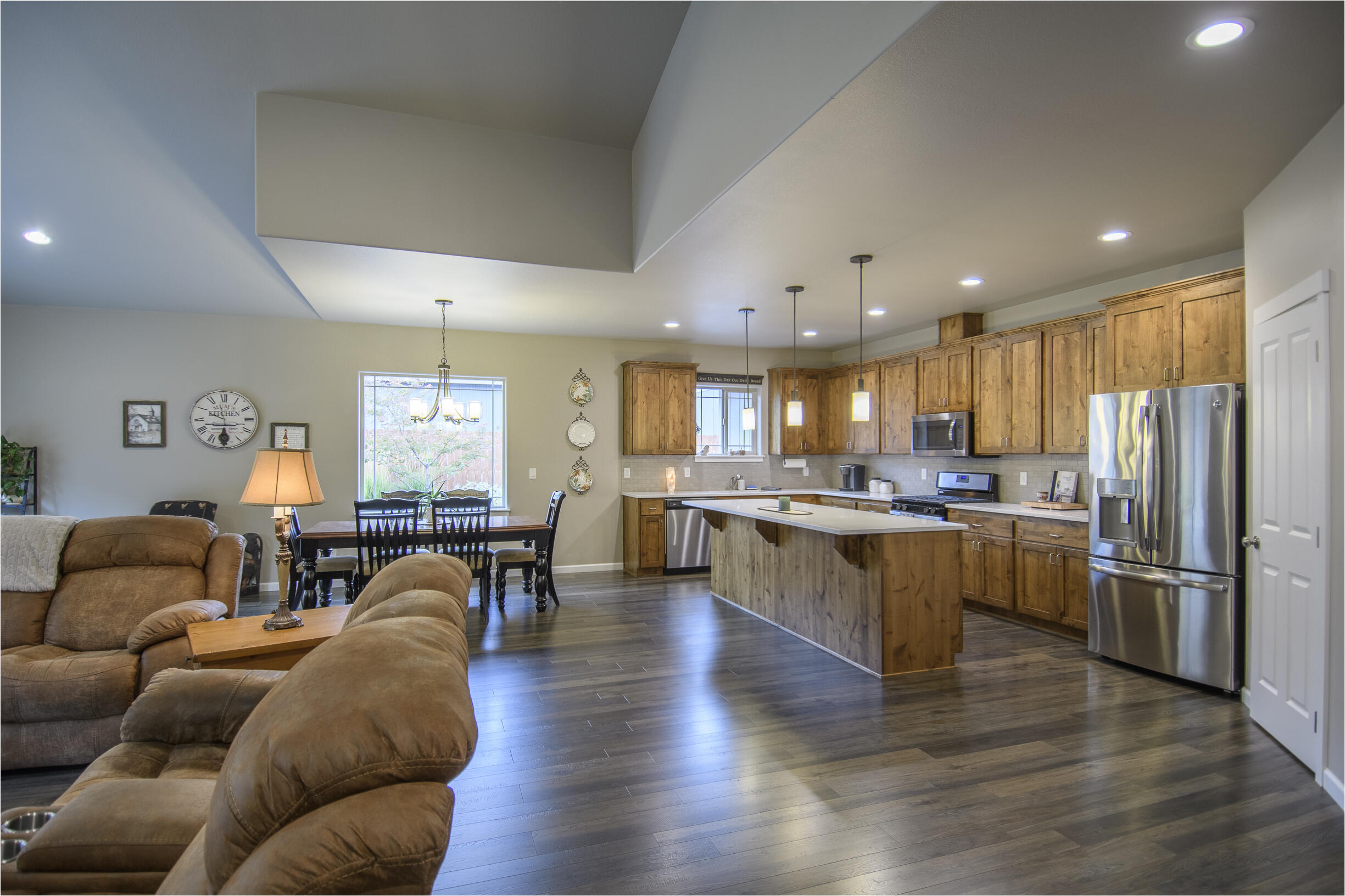 2745 Southwest 32nd Street Redmond, OR 97756 - Photo 16 of 28 Kitchen with breakfast bar