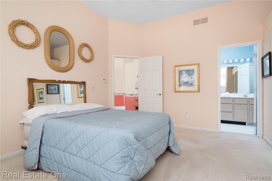 4922 Georgetown Drive Rochester, MI 48306 - Photo 20 of 41 4922-Georgetown-25.jpg