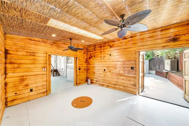 a view of a parking area