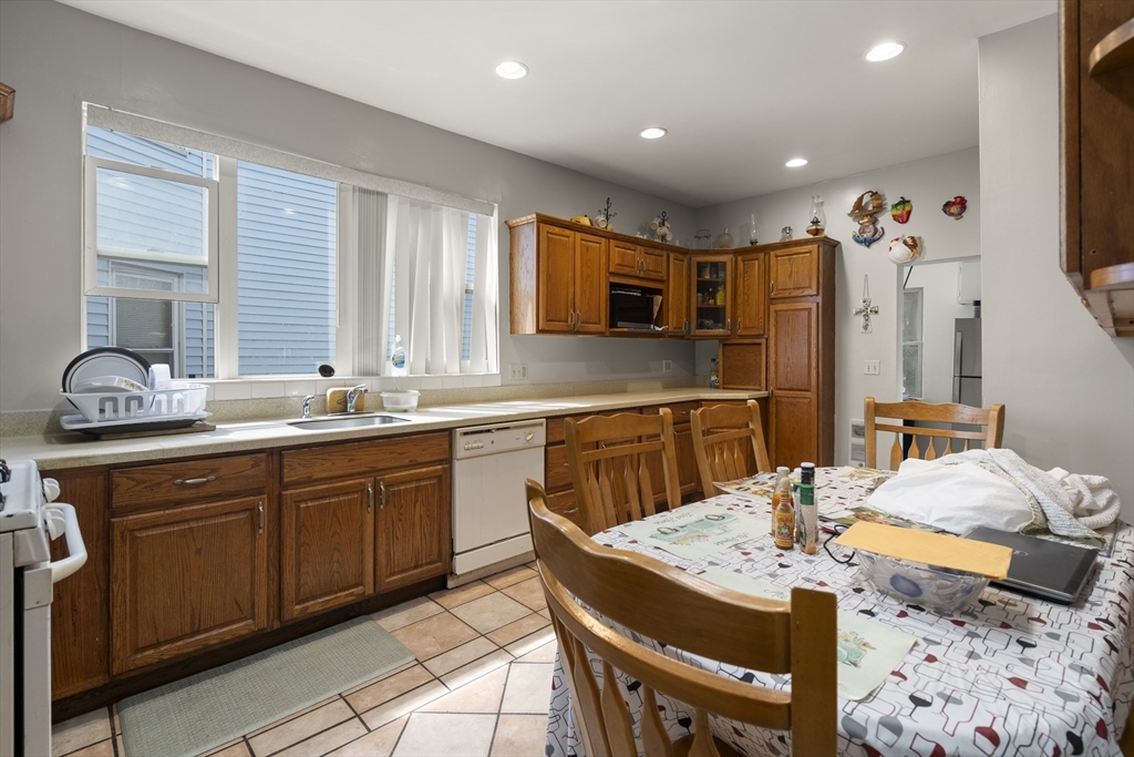 87 Hamilton Street Boston, MA 02125 - Photo 3 of 39